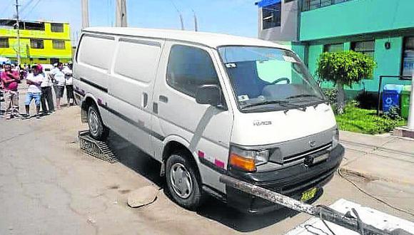 PNP halla cocaína escondida dentro de una minivan