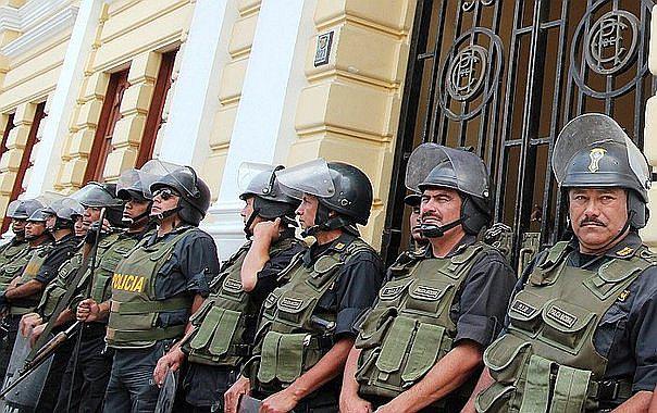 ​Militares y policías en retiro recibirán sueldo íntegro por norma aprobada 