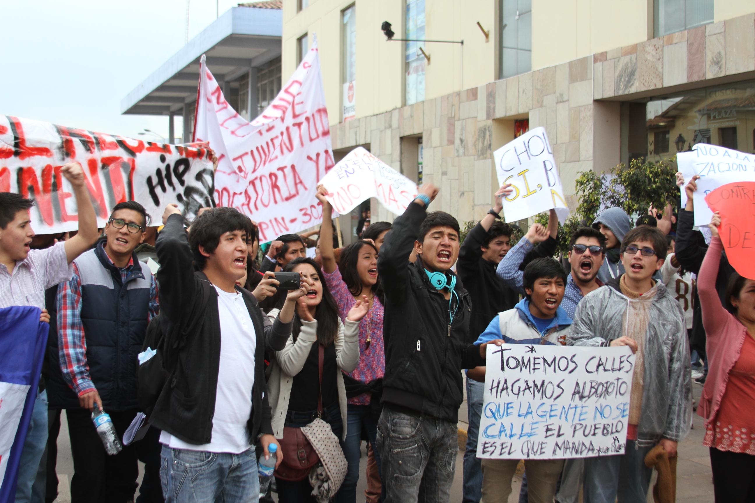 Huelga de universitarios cusqueños sigue sin solución