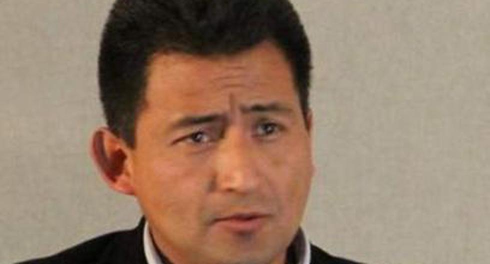 Johnny Cárdenas advierte que mafia realiza trámites ilícitos con su