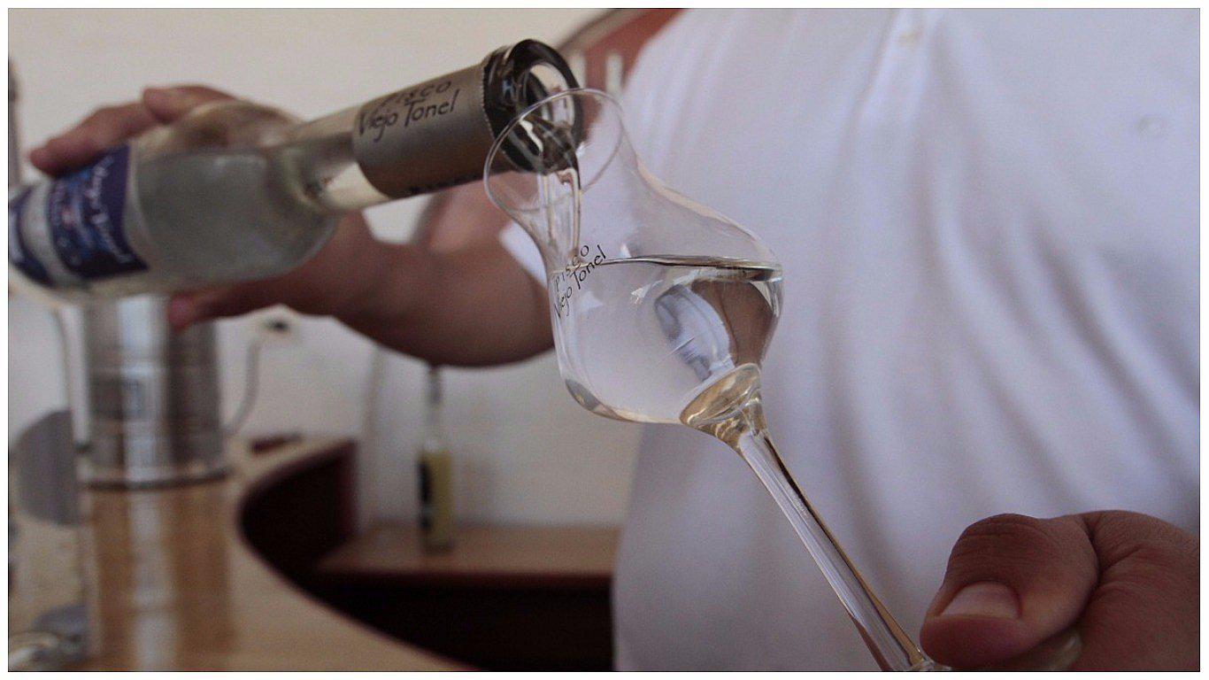 Grupo chileno cierra alianza con productor de pisco peruano y respetará denominación de origen 