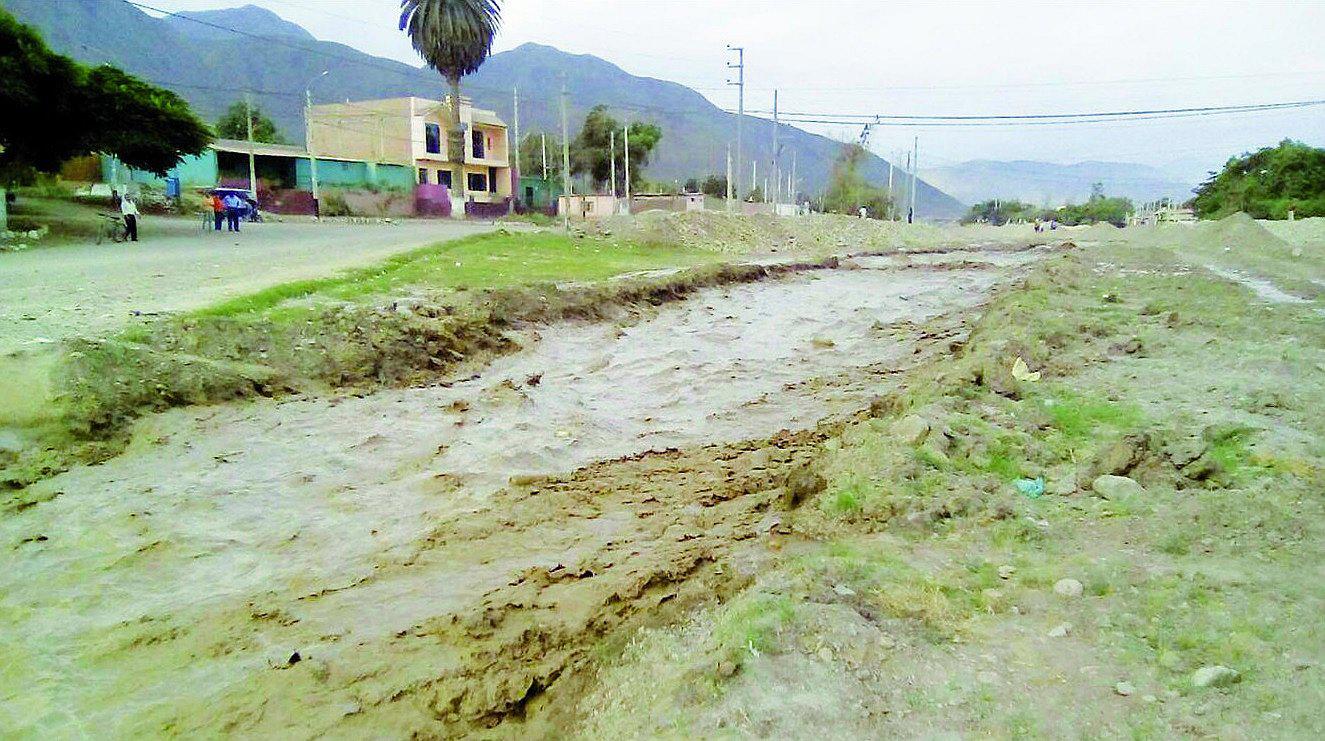 Chimbote: El desborde del río Lacramarca aísla ocho anexos de Cambio Puente