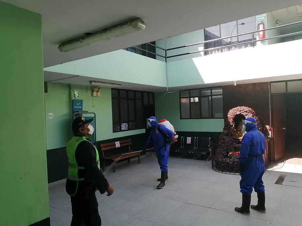 Desinfectan comisaría Gonzáles Vigil ante sospechas de presencia de virus COVID-19