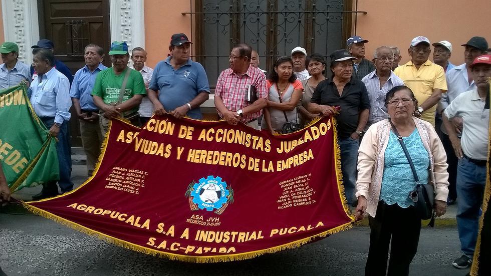 Azucareros de la Empresa Agroindustrial Pucalá protestan por la falta de pagos (VIDEO)