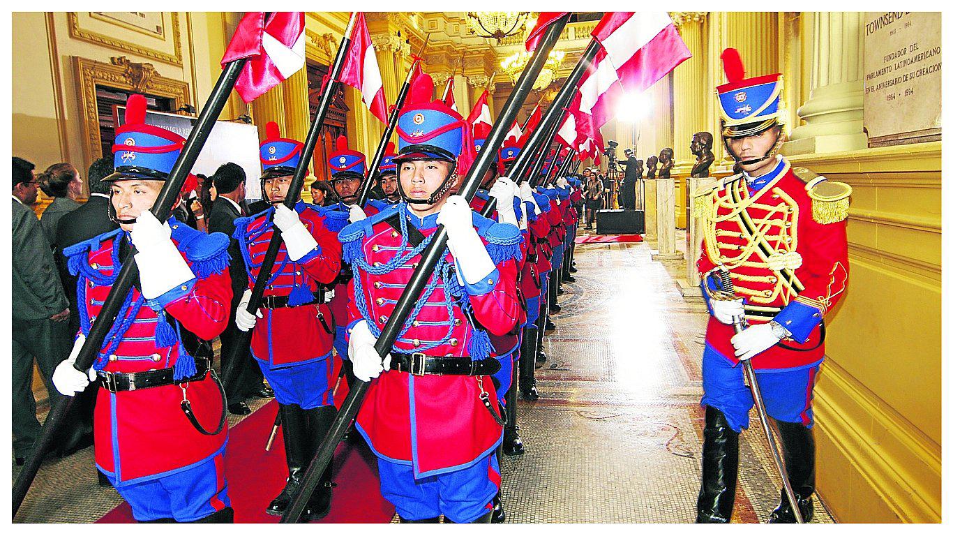 Gobernador regional de Junín pide reponer a Húsares como escolta presidencial