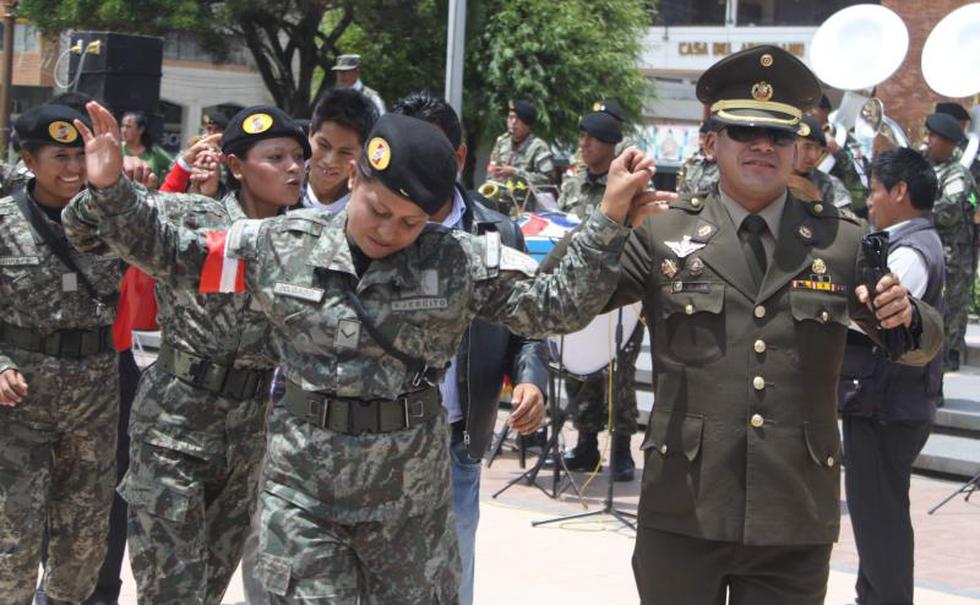 Bailando celebran 19 años del conflicto del Cenepa (FOTOS)