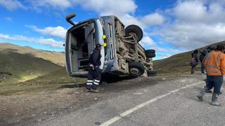 Dos muertos y siete heridos deja despiste de bus en La Libertad