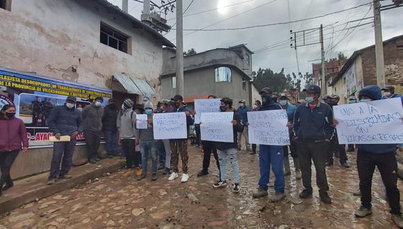 Pobladores realizaron protesta exigiendo cupos de trabajo y cuestionando a consejero