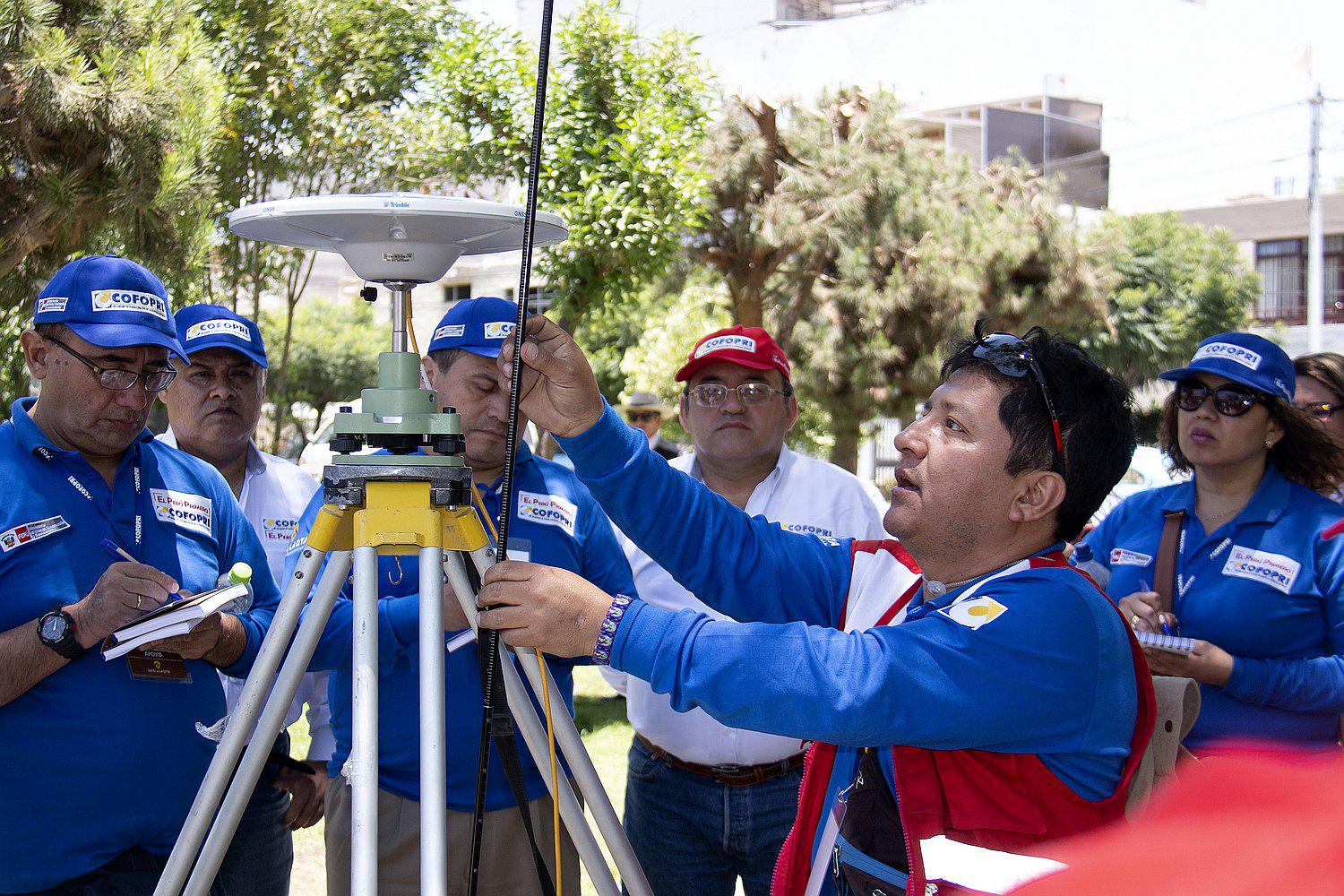 Cofopri combatirá informalidad en La Victoria con catastro de viviendas y locales
