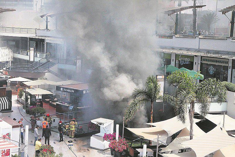 Incendio en Larcomar deja cuatro muertos