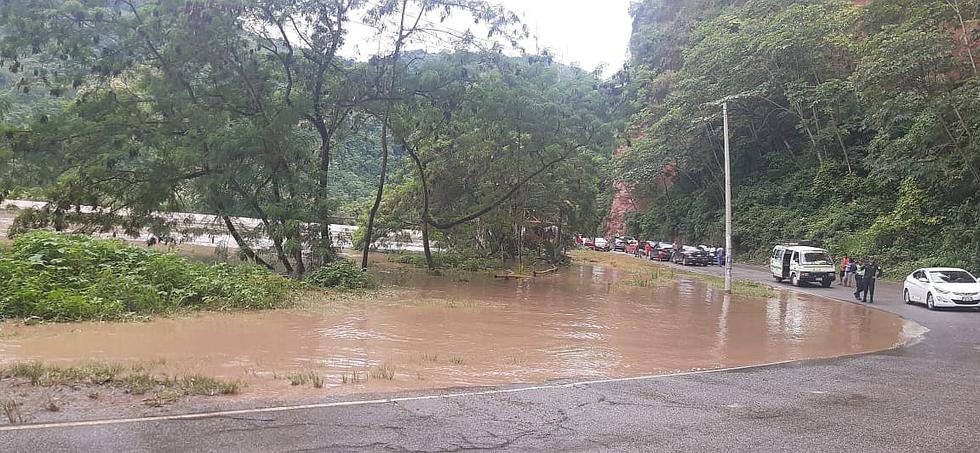 Desborde del río Perené inunda dos tramos de la carretera marginal (VIDEO)