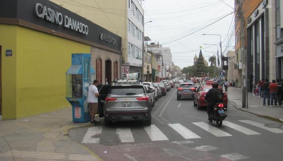 Robo se produjo en al esquina de la calle San Martín y la calle Arias y Araguez. (Foto: GEC)
