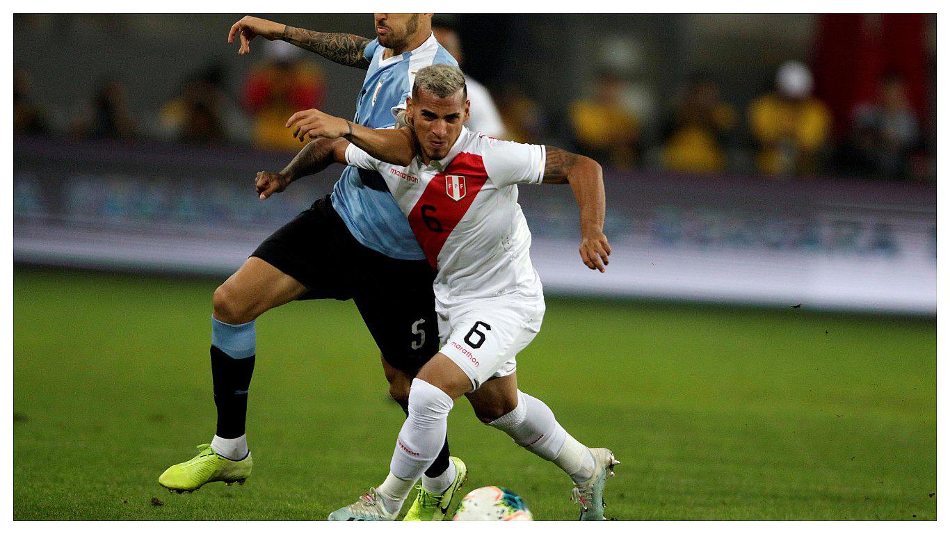 ​Perú vs Uruguay: Miguel Trauco y su genial 'túnel' a un rival (VIDEO)