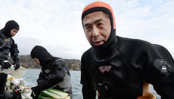 Busca cuerpo de su esposa tras tsunami del 2011