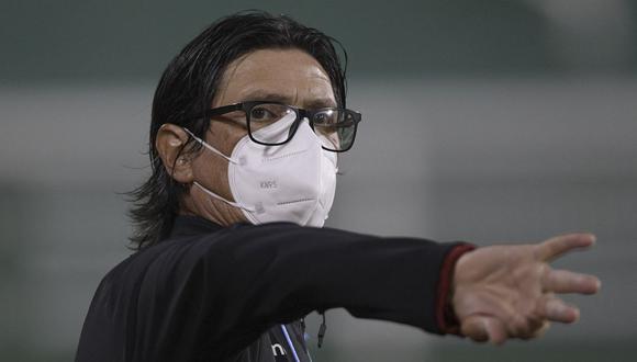 Ángel Comizzo ya no es técnico de Universitario. (Foto: AFP)