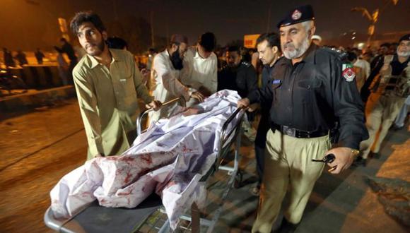 Bomba explota en paso de tren y deja cinco muertos en Pakistán