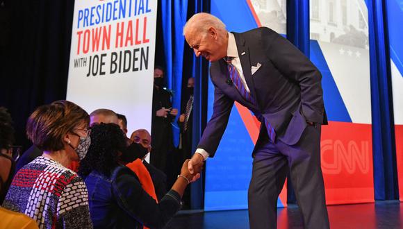 El presidente de los Estados Unidos, Joe Biden, participa en un ayuntamiento de CNN en el Baltimore Center Stage en Baltimore, Maryland, el 21 de octubre de 2021 (Foto de Nicholas Kamm / AFP).