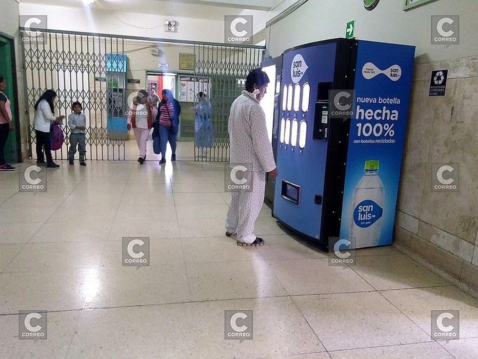 Venden comida chatarra al interior de un hospital de Arequipa (FOTOS)