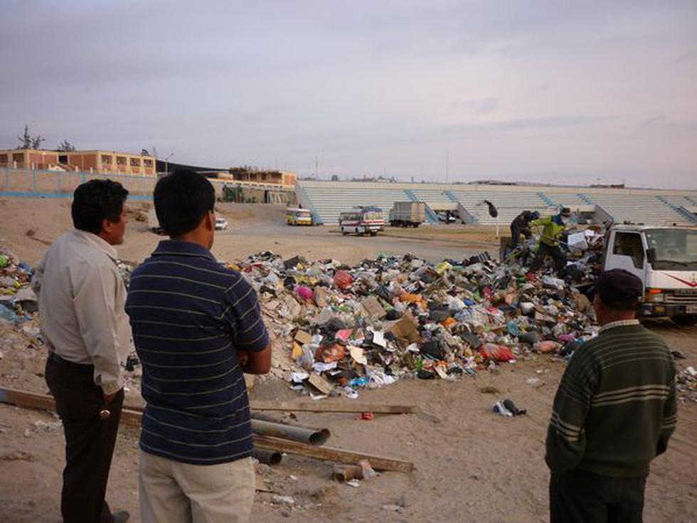 Usan estadio municipal como botadero 