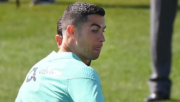 Cristiano Ronaldo quedó molesto por la jugada que no le convalidaron como gol ante Serbia. (Foto: AFP)