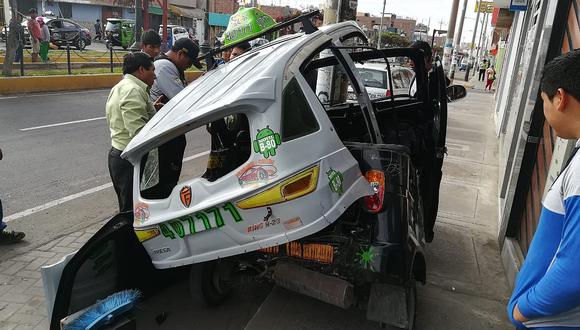 Mototaxista se arroja a la pista y sobrevive a accidente vehicular ocasionado por chófer de radio taxi 