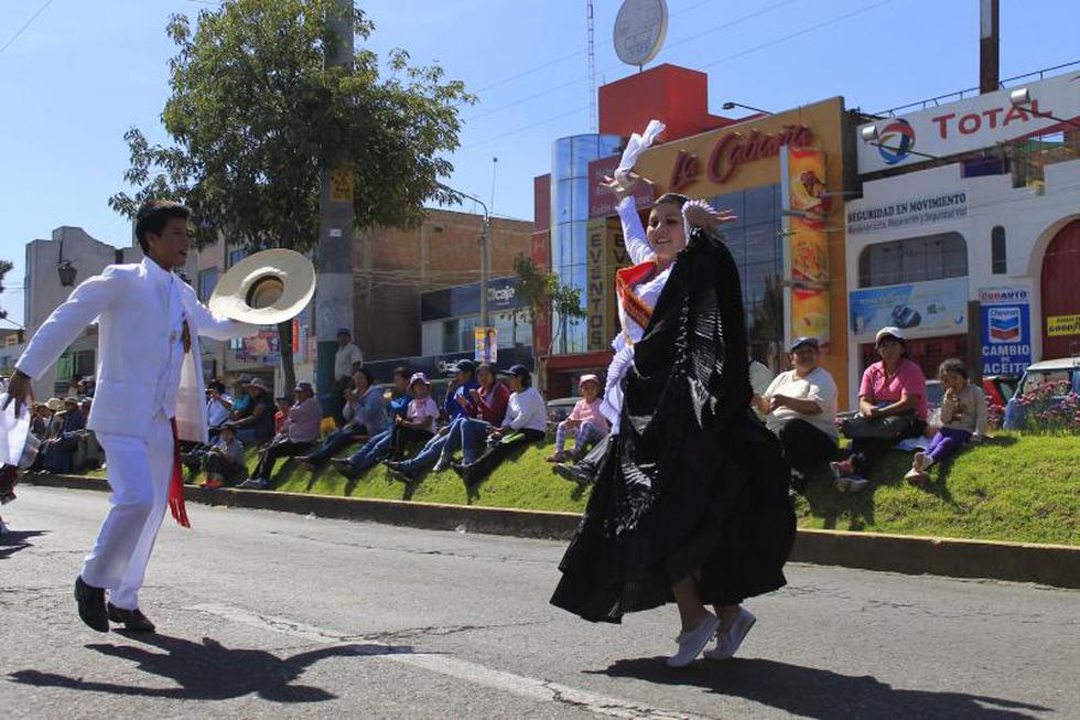 Distrito de Socabaya celebró aniversario con corso 