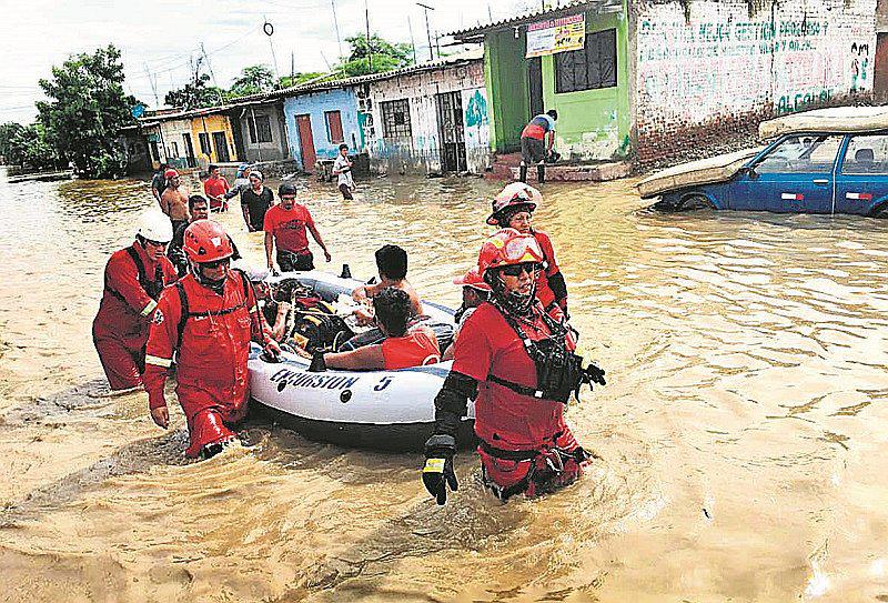 Río Piura vuelve a desbordarse y autoridades lanzan nueva alerta de evacuación