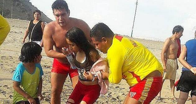 Chimbote: Cinco menores salvan de morir ahogados en playa Besique