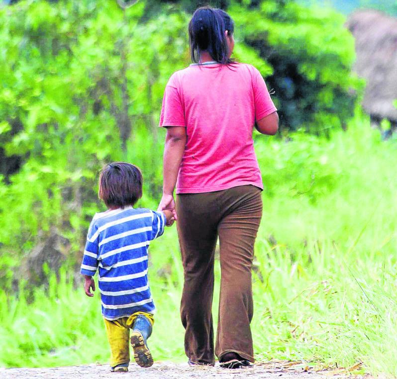  553 niños pasaron penurias por el abandono de padres 