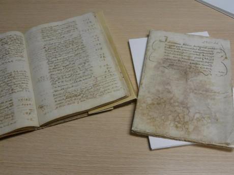 Documentos históricos se guardan en cochera del Gobierno Regional