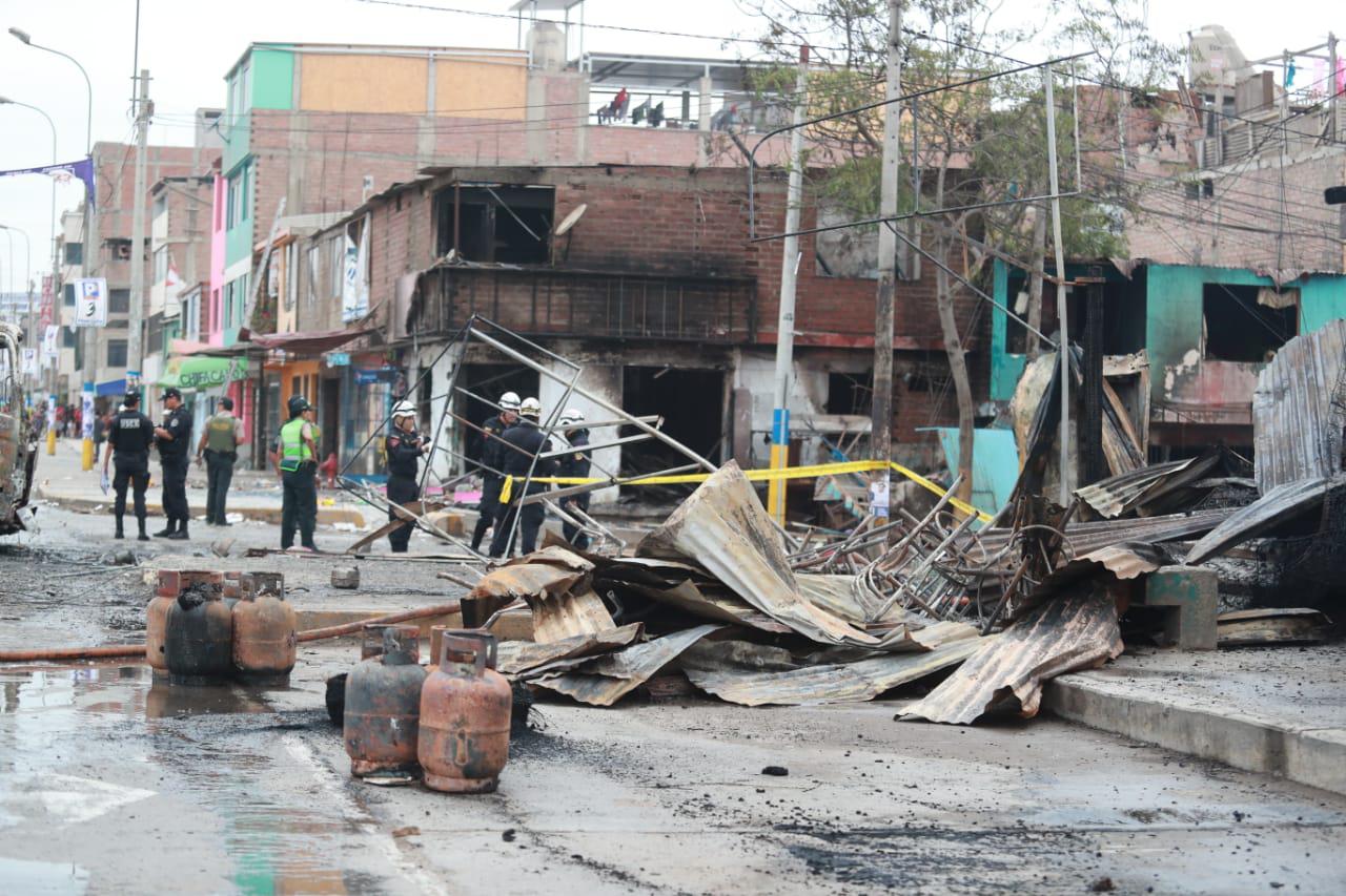 Así quedaron las calles y vehículos tras explosión del camión cisterna de gas
