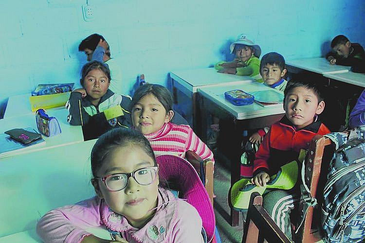 Niños de Apipa estudian en una casa alquilada por falta de infraestructura educativa