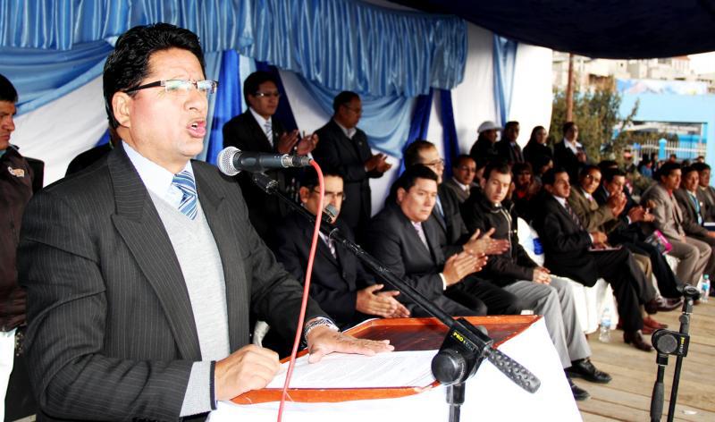 Pese a denuncia por sobrevaloración, se distribuyen laptops