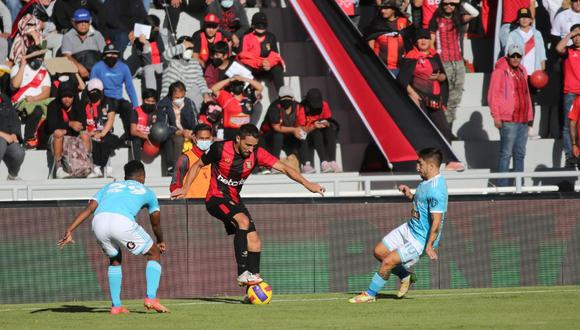 FBC Melgar se vio superado por la mínima diferencia en su encuentro contra Sporting Cristal en el estadio de la UNSA. (Foto: Leonardo Cuito)