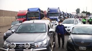 Camioneros de Arequipa varados por bloqueo de carretera en Ica