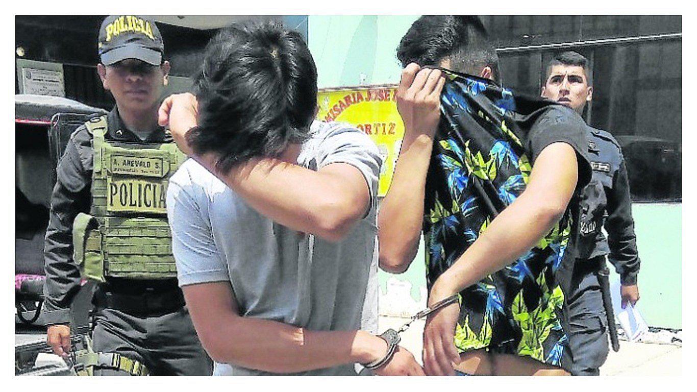 Detienen a dos jóvenes tras intentar asaltar a taxista en la modalidad de pasajero a bordo 