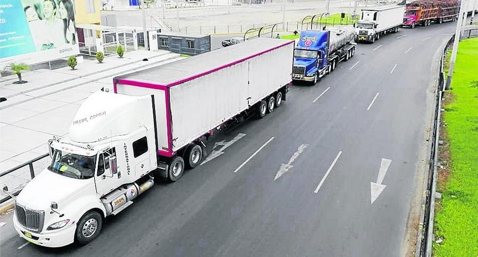 Transportistas bloquean la carretera por varias horas y afectan a ...