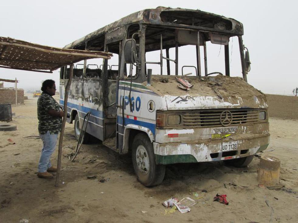 Extorsionadores incendiaron microbús (FOTOS)