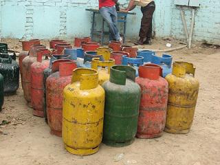 Dirección de Energía y Minas propone cambiar los cilindros ecuatorianos de gas