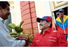 Maradona viajó a Venezuela para brindar “apoyo político” a Maduro, informa la prensa en Argentina 