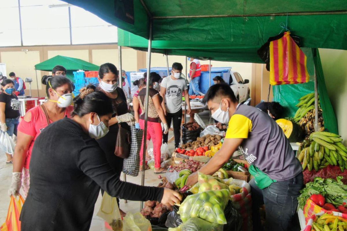 Martín Vizcarra detalló que los 200 millones de soles que se transferirán a los gobiernos locales les permitirán comprar aquellos productos esenciales de la canasta básica familiar (Foto: Andina)