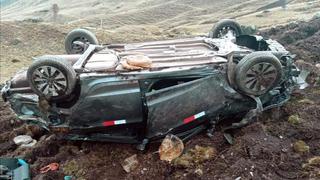 Policía y mujer fallecen tras despiste de camioneta en Cusco