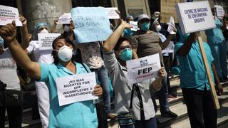 Enfermeras y técnicos exigen mejores condiciones laborales y realizan plantón frente al Hospital Loayza  