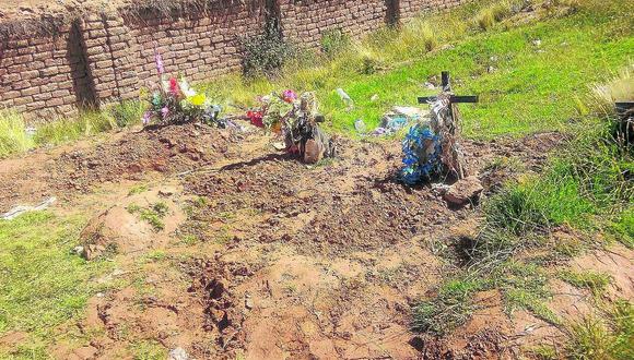 Roban cadáveres de cementerio de Huatasani