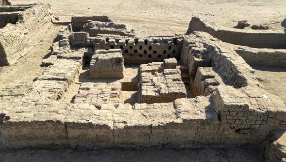 Esta imagen distribuida por el Ministerio de Antigüedades de Egipto el 24 de enero de 2023 muestra una vista de una excavación de una "ciudad residencial completa de la era romana" de 1.800 años de antigüedad en el corazón de la ciudad sureña de Luxor. (Foto del Ministerio de Antigüedades de Egipto / AFP)