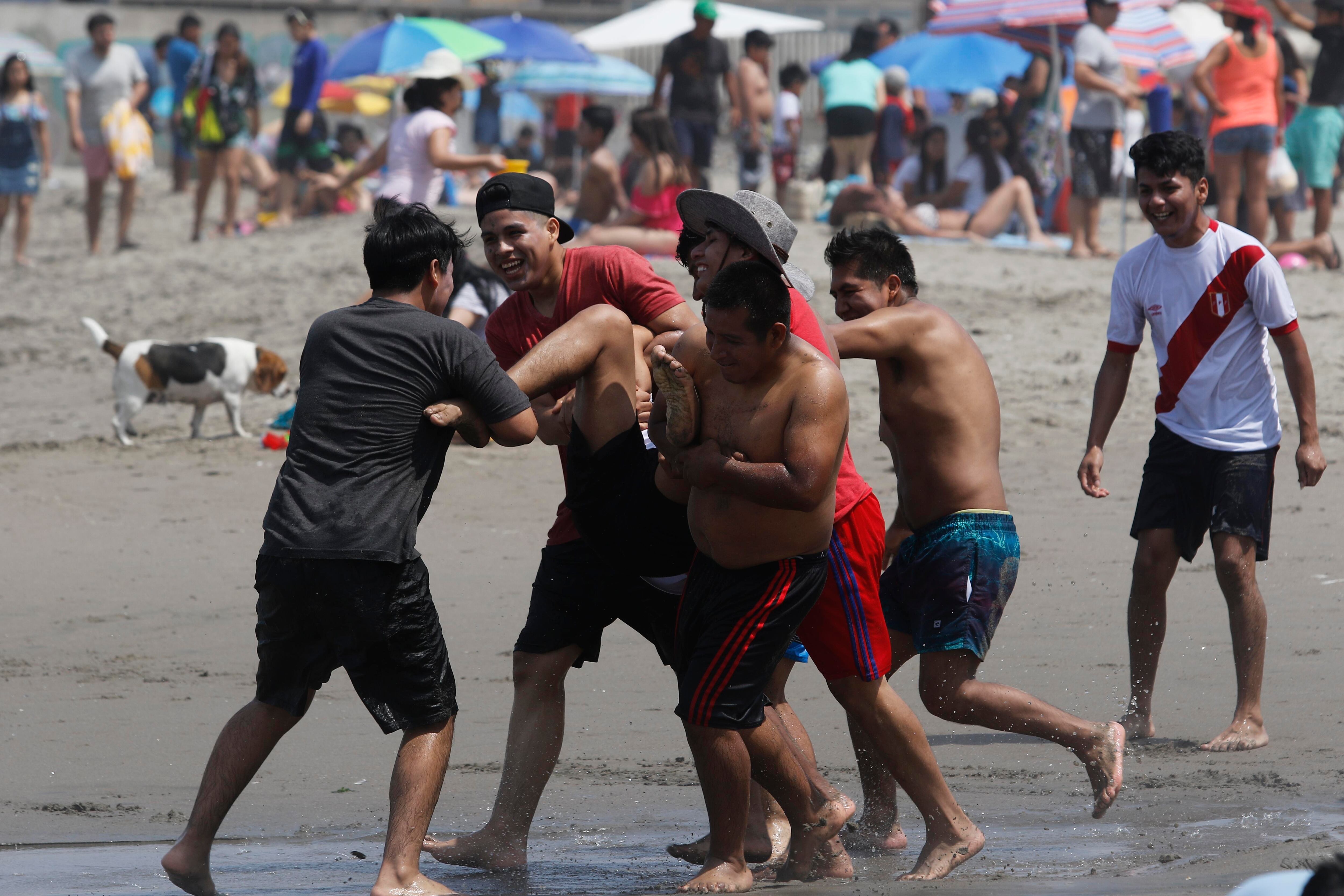 Diversión, es la principal característica en las playas limeñas. (Foto: Miguel Bellido/Grupo El Comercio)