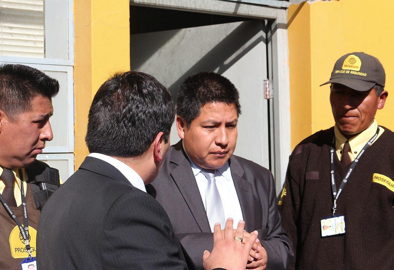 Denuncian a fiscal Cañazaca por falsedad genérica y otros en Puno 