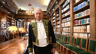 Mario Vargas Llosa se convierte en el primer escritor hispano hablante en ingresar a la Academia Francesa