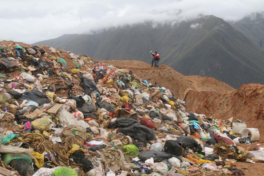 ​Botadero de basura en Chilepampa está a punto de colapsar