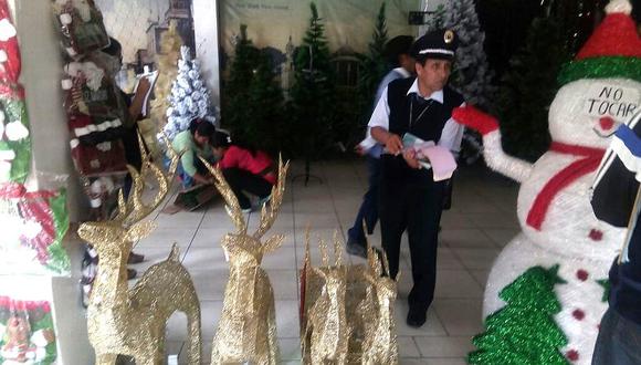 Autoridades realizan operativo en locales de venta de artículos navideños